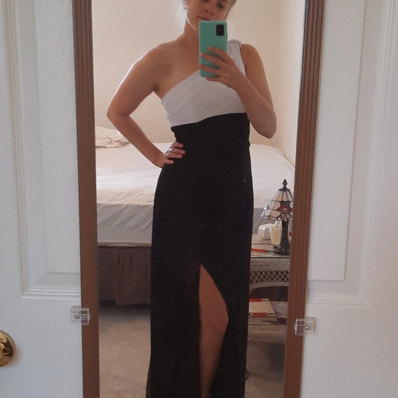 David's Bridal Gown - Picture 1 of 6